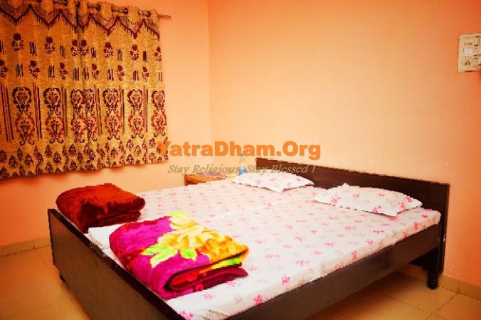 Raipur - YD Stay 17901 Gujarat Guest House Room View1