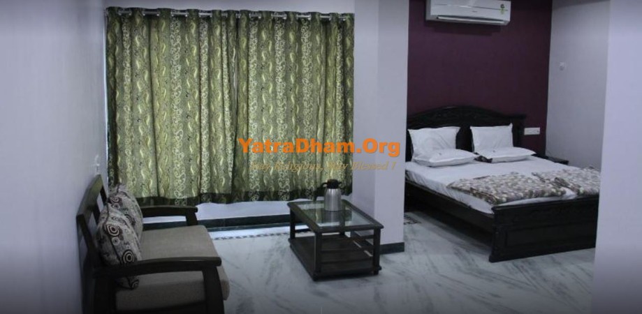 Nagpur - YD Stay 16102 Hotel Gujarat Room View4