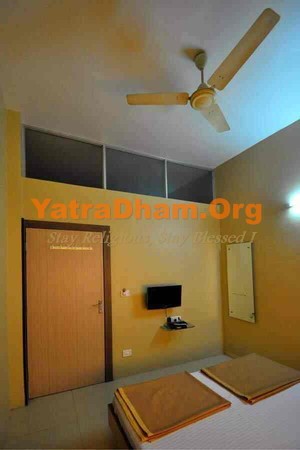 Karanja - YD Stay 294001 (Hotel Gurukrupa) Room View3