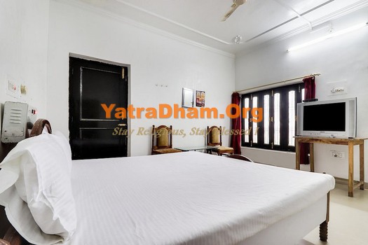 Ayodhya - Hanuman Bagh Dharamshala 2 Bed AC Room View 4