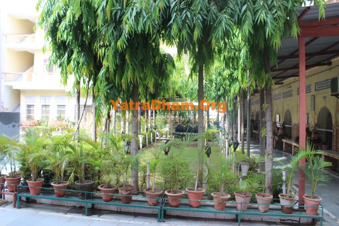Uttarkashi Hanumann Mandir Ashram Avdhoot Mandal Garden