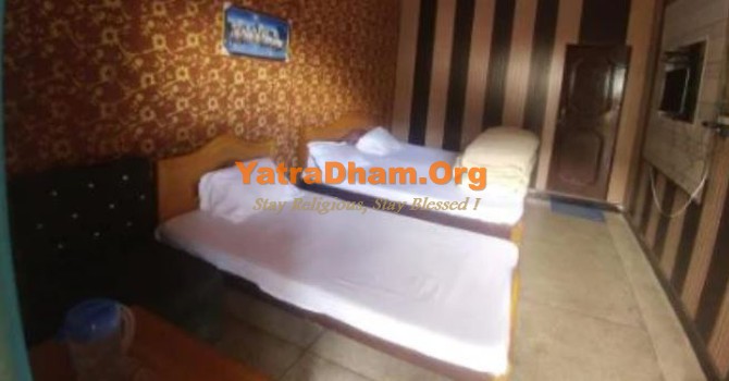 Guptkashi - YD Stay 5905 (Hotel New Pandey Inn) 3 Bed Room View 1