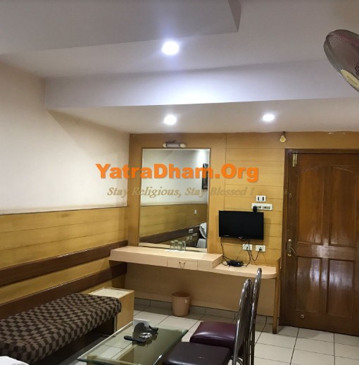 Badami - YD Stay 273002 (Hotel Rajsangam International) Bed Room View 3