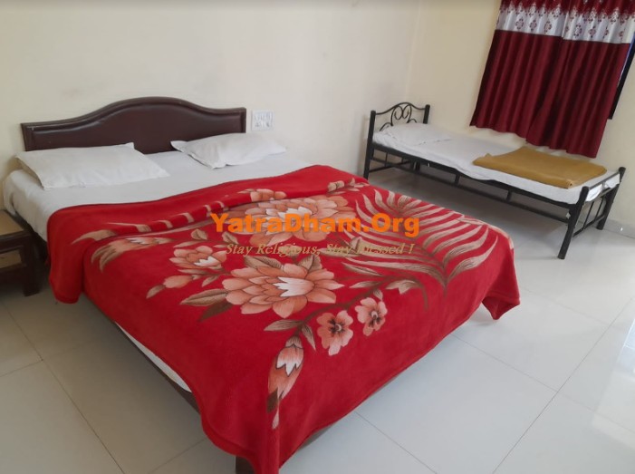 Mahabaleshwar - YD Stay 18104 (Hotel Sai Nivas 3 Bed Room View 1