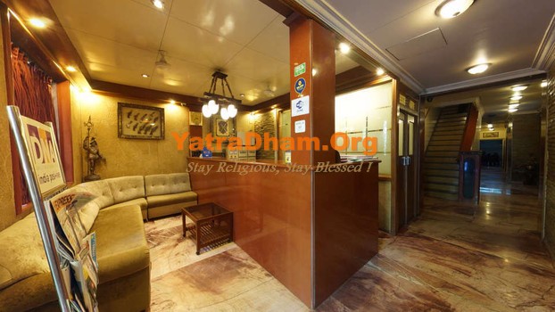 Pune - YD Stay 132002 (Hotel Shivam) Waiting Area