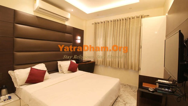 Pune - YD Stay 132002 (Hotel Shivam) 2 Bed AC Room View 2