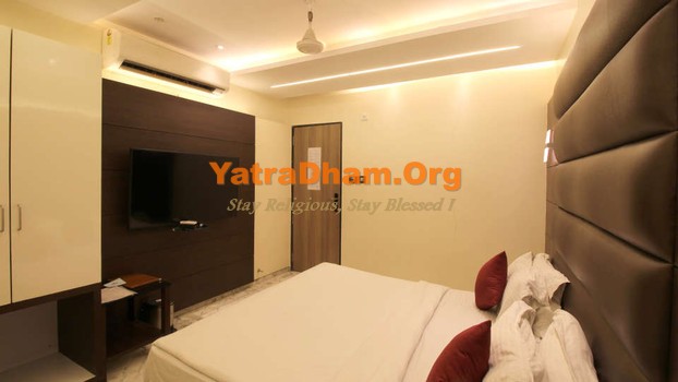 Pune - YD Stay 132002 (Hotel Shivam) 2 Bed AC Room View 3