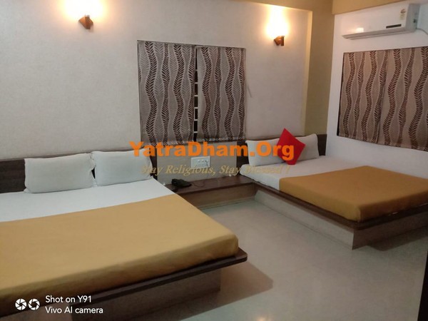 Somnath Hotel Atithi Gruh Room