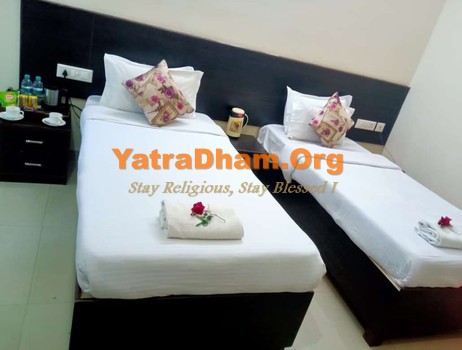 Kushinagar Hotel The Ideal 2 Bed AC Room View 4