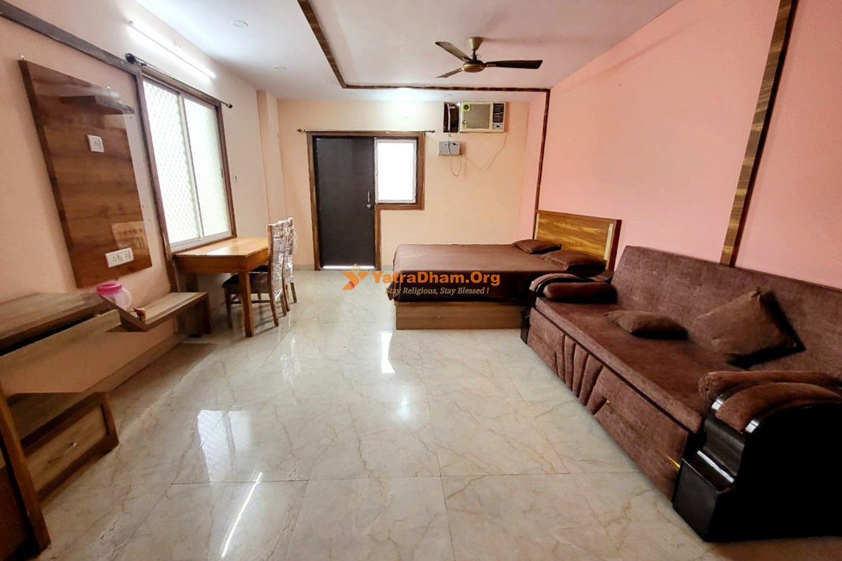 Kailash Math - Varanasi 