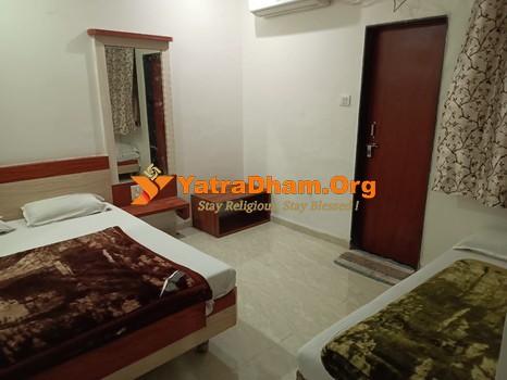 Shirdi Hotel Dwarka Nilayam Room