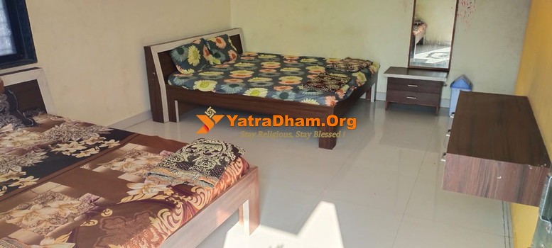 Shiv Malhar Yatri Niwas Jejuri 2 Bed Non Ac Room