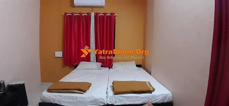 Pandharpur Radha Govind Bhakt Niwas Room