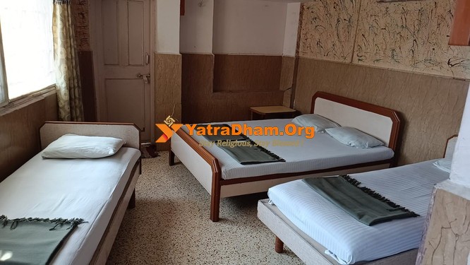 Jamnagar Jay Khodiyar Guest House And Hotel 3 Bed Non AC Room