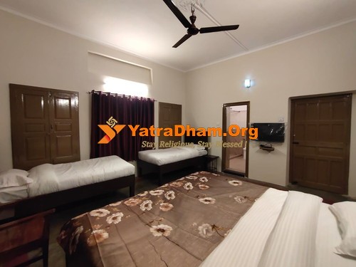 Haridwar Govind Bhawan Dharamshala 4 Bed Non AC Room View