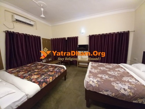 Haridwar Govind Bhawan Dharamshala 4 Bed AC Room View