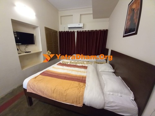 Haridwar Govind Bhawan Dharamshala 3 Bed AC Room View