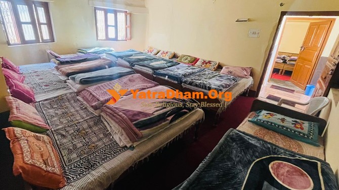 Badrinath Smriti Bhavan Home Stay 12 Bed Non AC Room View