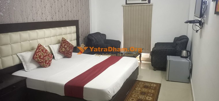Noida Surya Palace 2 Bed Ac Deluxe Room