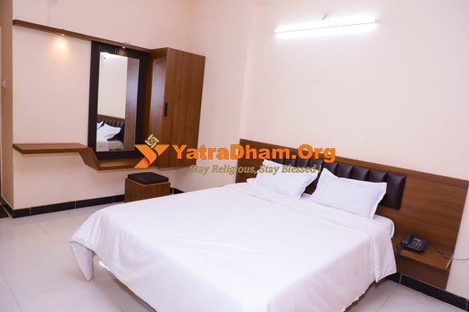 Jejuri Hotel Brahmand Room
