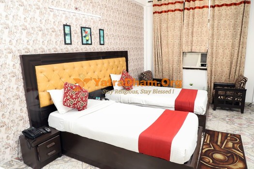 Noida Surya Palace 4 Bed Ac Room