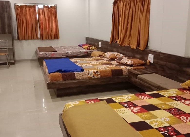 Shirdi Sri Kalahastheeshwara Arya Vysya Vasavi Nithyanna Satram Trust Room