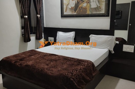 Dwarka Hotel Gayatri  Room View 1