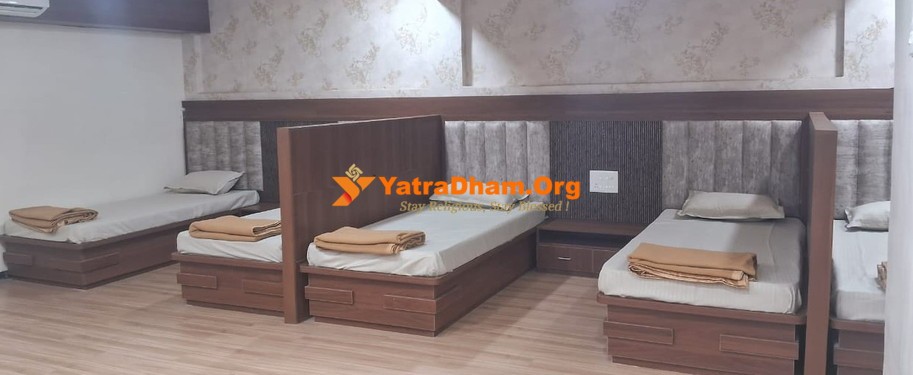 Trimbakeshwar Shiv Prasad Bhakt Niwas 7 Bed Room