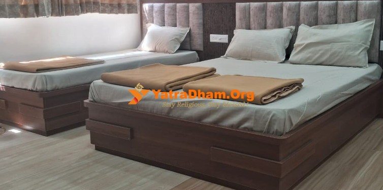 Trimbakeshwar Shiv Prasad Bhakt Niwas 3 Bed Room