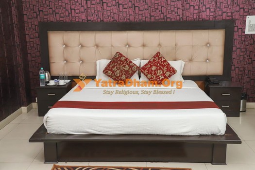 Noida Surya Palace 2 Bed Ac Room
