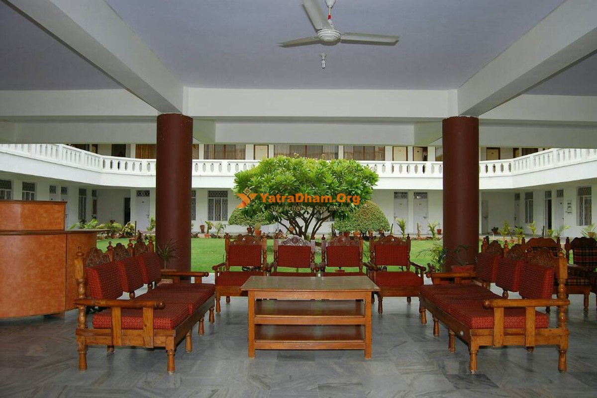 Vrindavan Naya Rangji Mandir (Near ISKCON Temple) Seating Area View