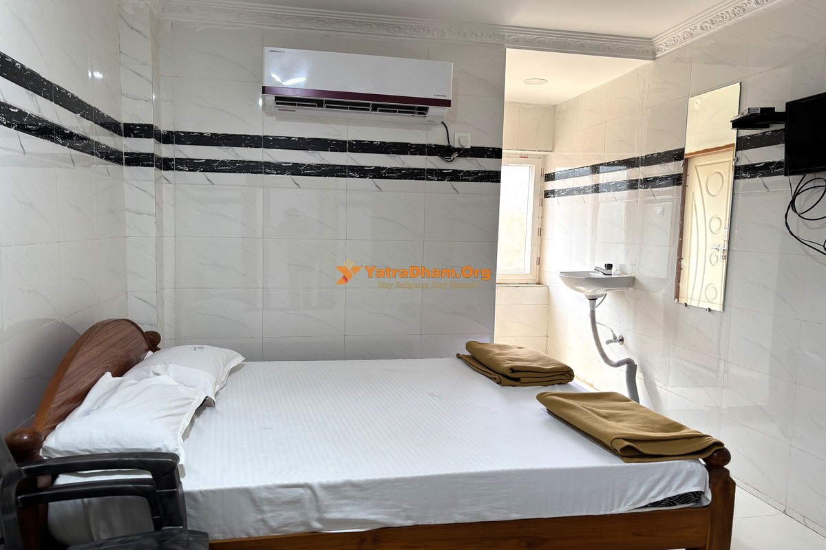 Siri Hotel - Srisailam (Sundipenta)