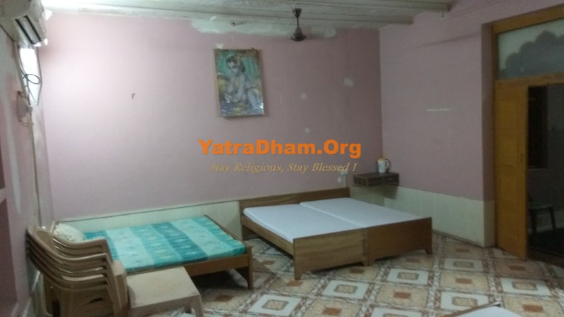 Mathura Vallabh Vaishnav Ashram Room View 1