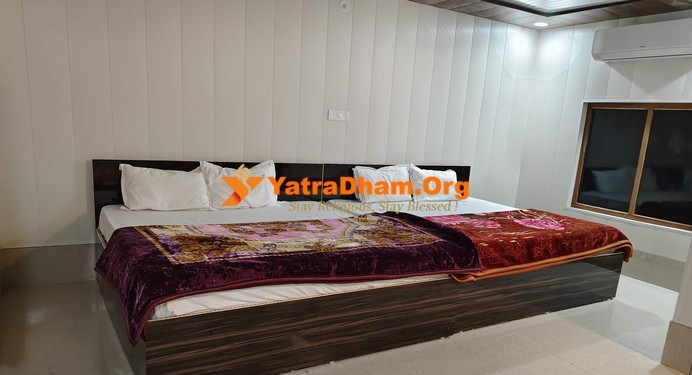 Ayodhya Bada Bhakt Mal Ashram 4 Bed Super Deluxe AC Room View