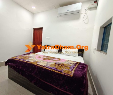 Ayodhya Bada Bhakt Mal Ashram 2 Bed Super Deluxe AC Room	  Vie