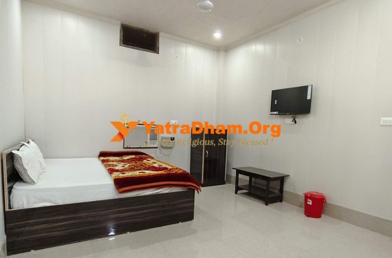 Ayodhya Bada Bhakt Mal Ashram 2 Bed Super Deluxe AC Room	 View