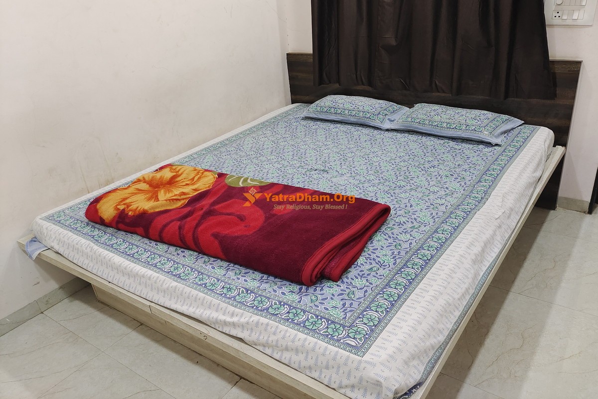 Trimurti Bhakta Niwas - Jejuri