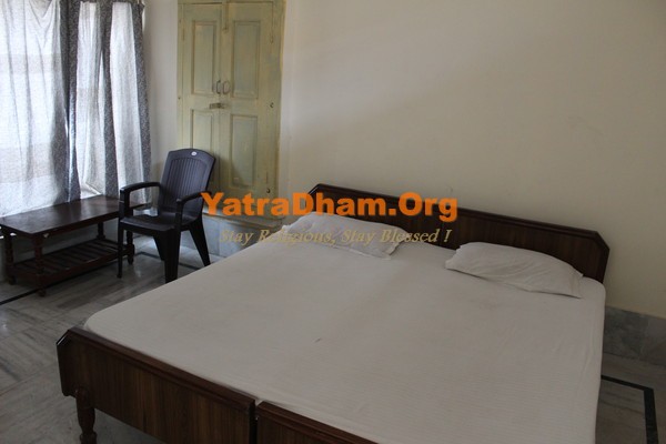 Rishikesh Yatri Nivas Ashram Room