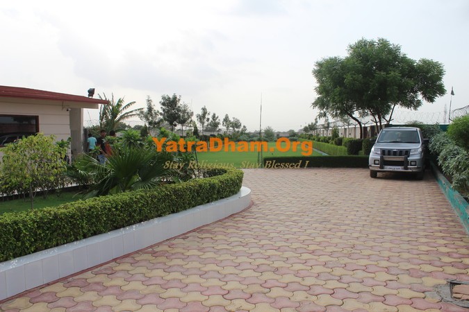 Vrindavan Radha Damodar Dham Dharamshala Parking View