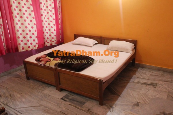 Vrindavan Nayarang Ashram Room View4