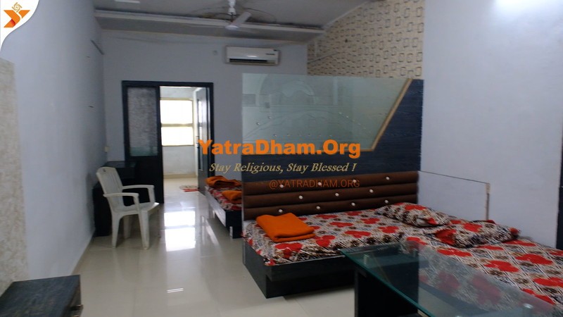 Indore Manek Chand Baitala Hinkargiri Tirth 4 Bed AC Room View
