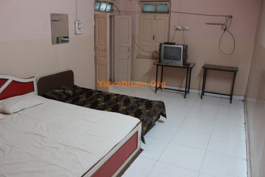 Indore_Sindhi_Dharamshala_2 bed Ac Room_View 2