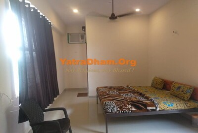 Rishikesh Ishwar Ashram Double Bed Room View1