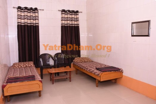 Junagadh Shree Sanatan Hindu Dharmshala Room