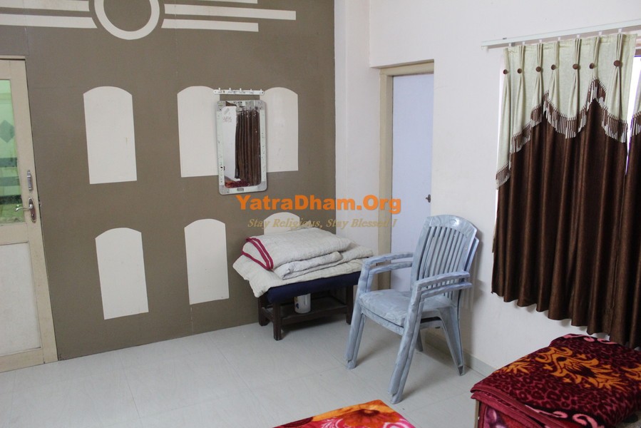 Junagadh Machhoya Ahir Samaj 3 Bed AC Room View3