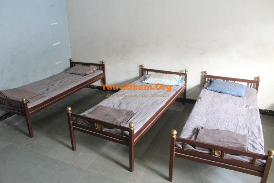 Junagadh Machhoya Ahir Samaj 3 Bed Non AC Room View1