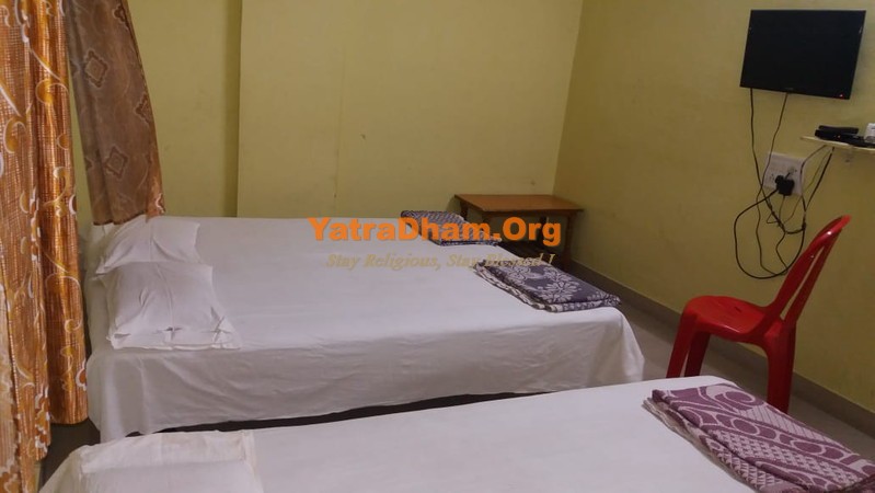 Kolhapur Rajabal Yatri Nivas 3 Bed Non AC Room View1