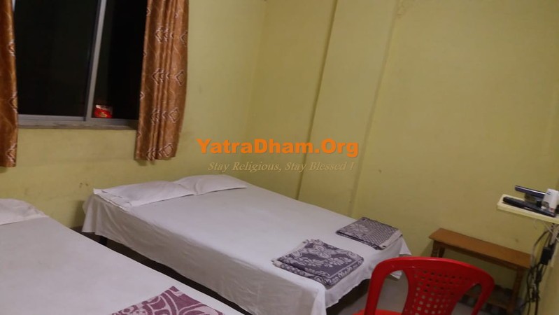 Kolhapur Rajabal Yatri Nivas 3 Bed Non AC Room View2