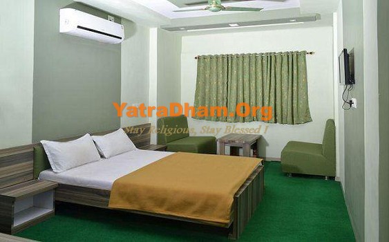 Mahurgad Krishna Palace Hotel 2 Bed AC Suite Room