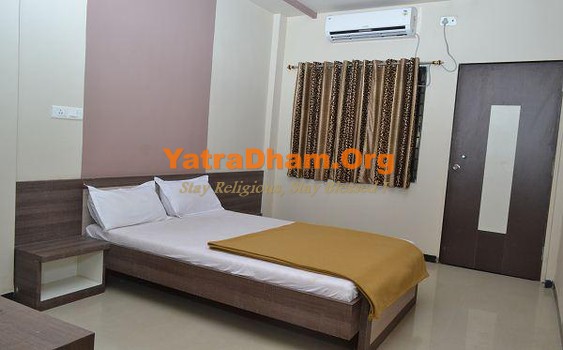 Krishna Palace Hotel Mahurgad 2 Bed AC Room